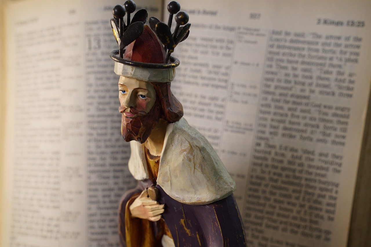 christian figurine, the king, open bible-2778587.jpg