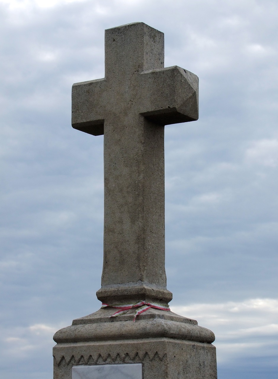 cross, statue, christianity-6356566.jpg