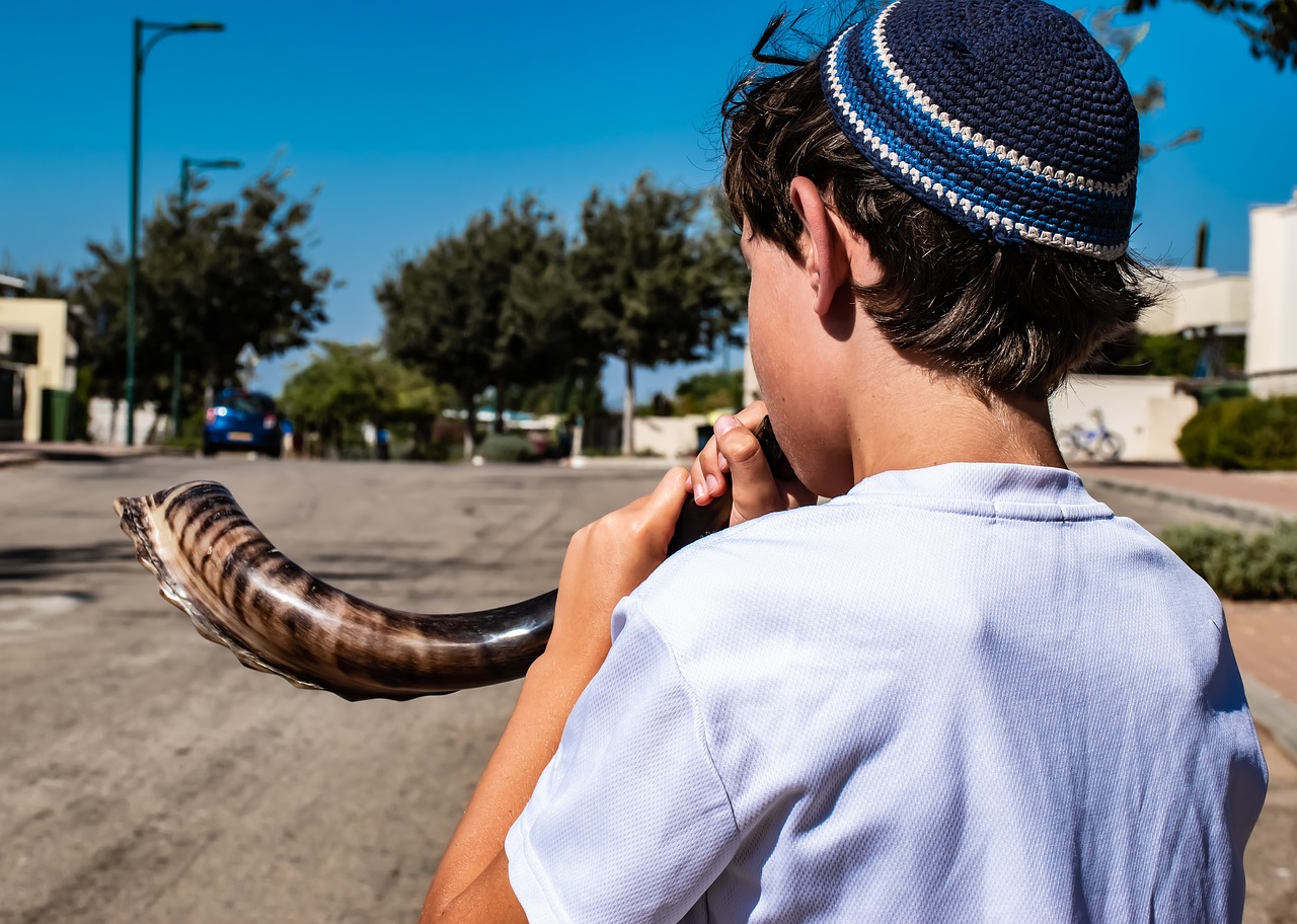 shofar, kid, jewish new year-4509690.jpg