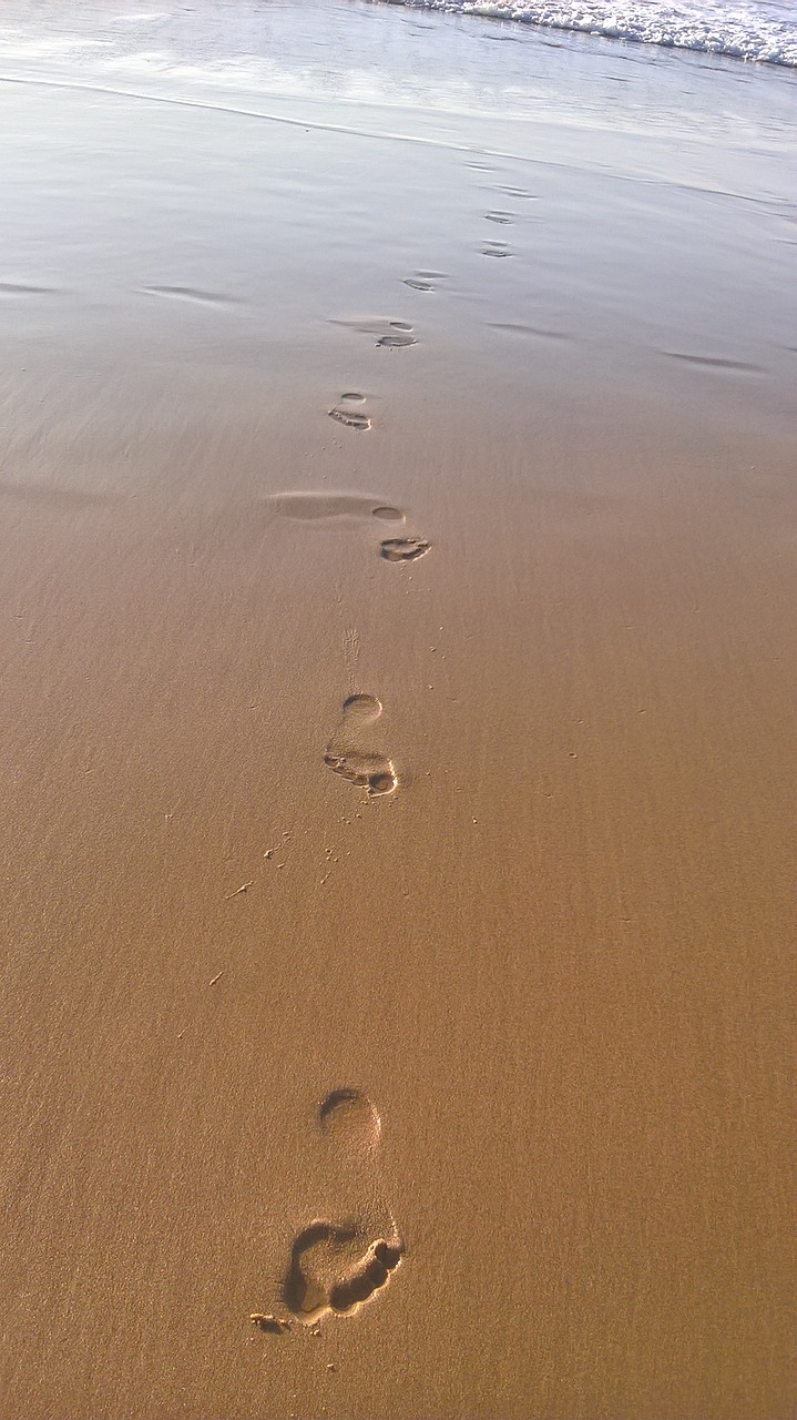 footstep, beach, sea-2920007.jpg