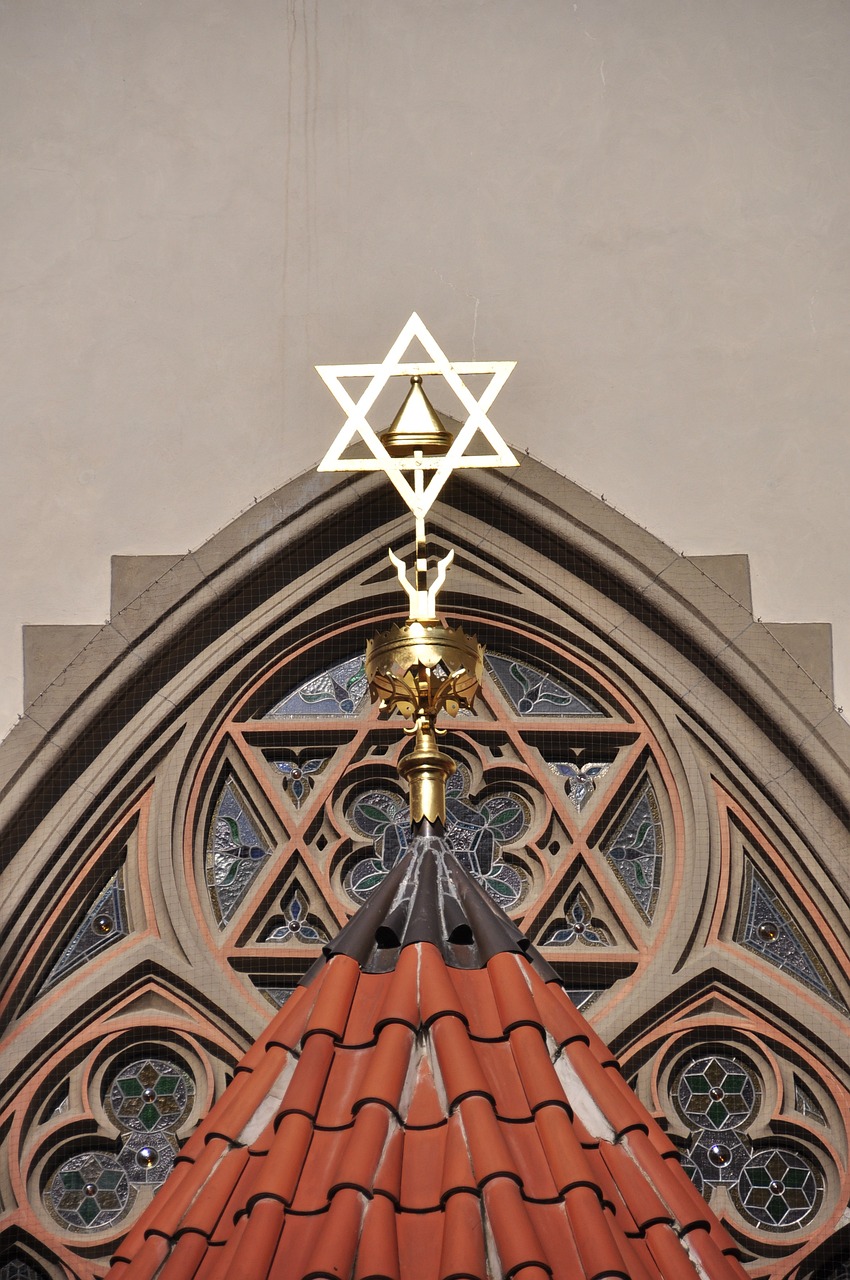 synagogue, prague, jewish star-3613812.jpg